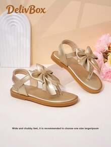 1 Pair Girls' Sandals With Large Bow Decor, Made Of Metallic PU Material, Comfortable Slip-On Design, Open Toe, Buckle Strap, Flat Style, Sweet Princess Style Suitable For Summer Parties And Shopping - Gold - View 1
