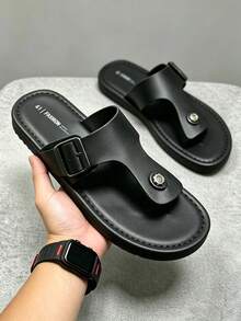 Men's Pure Black Metal Rivet Decorated Cross Strap Flip Flops, Comfortable Shock-Absorbing, Non-Slip Wear-Resistant Flat Sandals, Suitable For Spring/Summer Daily Commute, Outdoor Walking, Beach Vacation And Casual Wear, Fashionable Roman Sandals, Perfectly Matching Daily Needs - Black - View 1