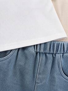 Bộ 2 món cho bé gái: Áo hai dây trễ vai cổ bẻ, đính nơ, tay loe, dệt kim gân, phối cùng quần jeans denim ống rộng cạp chun đính nơ đen - trắng - Xem 7