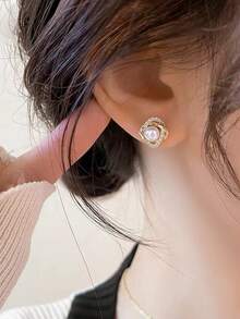 1 Pair Women's Non-Pierced Clip-On Earrings With Double Ear Pads, Mosquito Coil Disc Design, Faux Pearl, Minimalist Elegant Vintage Luxury Lightweight Earrings - Double Ear Pad Version (Item No. 2571) - View 4