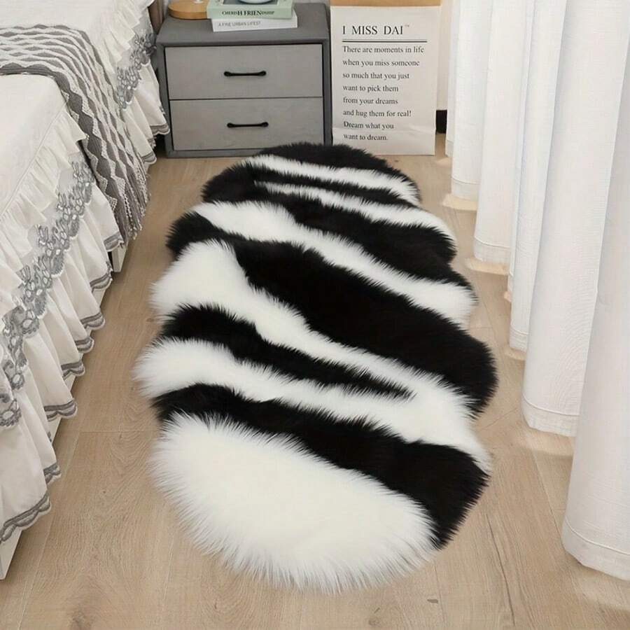 1pc Dual-Color Black & White Faux Fur Rug, Soft & Comfortable Living Room Carpet, Hand-Cut With 1-5cm Error, Long Strip Rug, Mat, Home Decor, Area Rug, Living Room Area Rug, Living Room Home Decor, Room Decor, Plush Carpet, Furry Carpet, Autumn/Winter Carpet, Thick/Fluffy, Washable Carpet - A - View 1