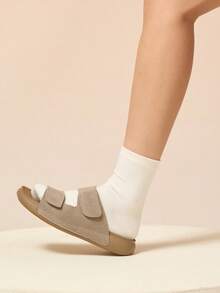 CAMEL CROWN 女款輕便舒適休閒 Birkenstock 風格涼鞋，耐穿適合夏季戶外穿著 - 灰色 - 查看 8