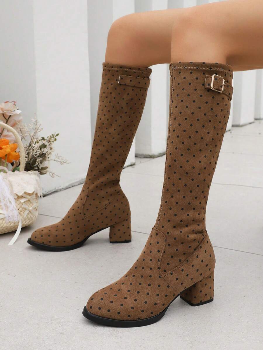 Sepatu Bot Setinggi Lutut Wanita Motif Polkadot, Hak Tebal dengan Hiasan Gesper, Sepatu Bot Berkuda Tinggi dengan Hak Sedang