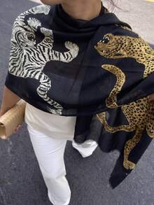 1件女士 Meriadeth 風豹虎藝術印花長圍巾，附復古動物印花流蘇邊緣，可作為大尺寸披肩日常穿著 - 黑色 - 查看 3