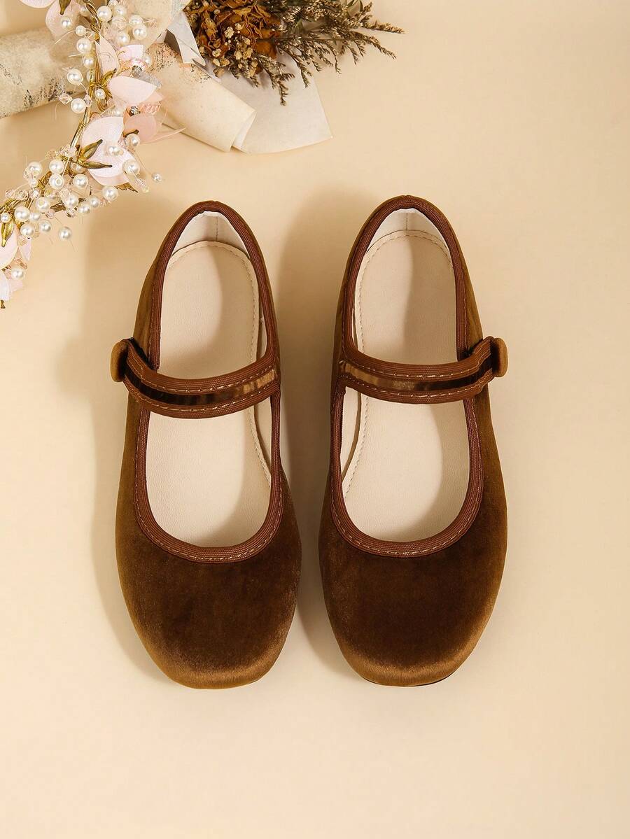 Elegant Girls' Mary Jane Flats For Mid-Child And Older Children, Suitable For Indoor Parties And Banquets In Autumn/Winter, Pairs Well With Dresses - Brown - View 1