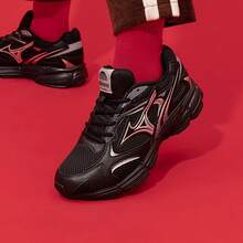 Mizuno 新款 SPEED 2K 緩震透氣網布多功能休閒跑步鞋 中性款 - 黑色/銀色 - 查看 2