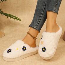 Sandal Katun Mewah Dekorasi Bunga 3D Gaya Manis, Sepatu Rumah Datar Tertutup yang Nyaman untuk Wanita - Krem - View 11