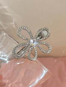 2PCS Exquisite Hollow 5-Petal Flower Rhinestone Hair Clips, Sparkling Iridescent Center Crystal Side Bang Clips, Luxury Elegant Women's Date Party Atmosphere Versatile Hair Accessory - Silver - View 7