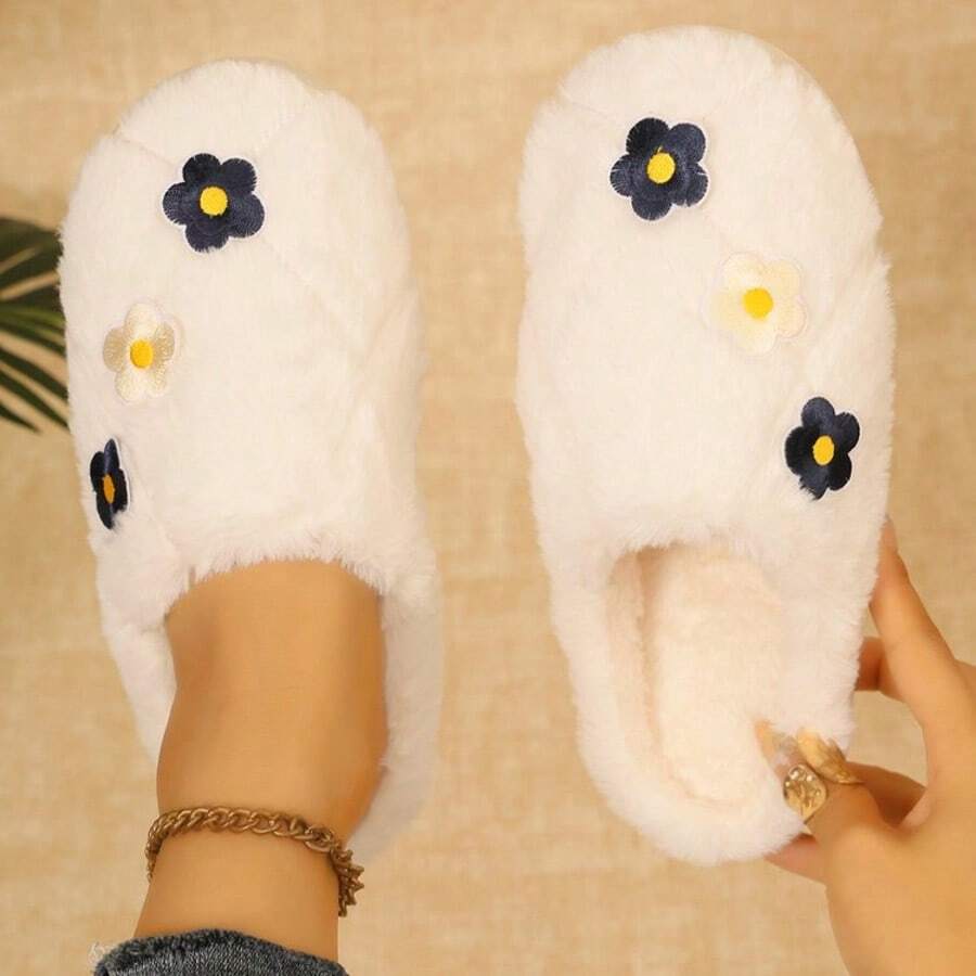 Sandal Katun Mewah Dekorasi Bunga 3D Gaya Manis, Sepatu Rumah Datar Tertutup yang Nyaman untuk Wanita - Krem - View 1