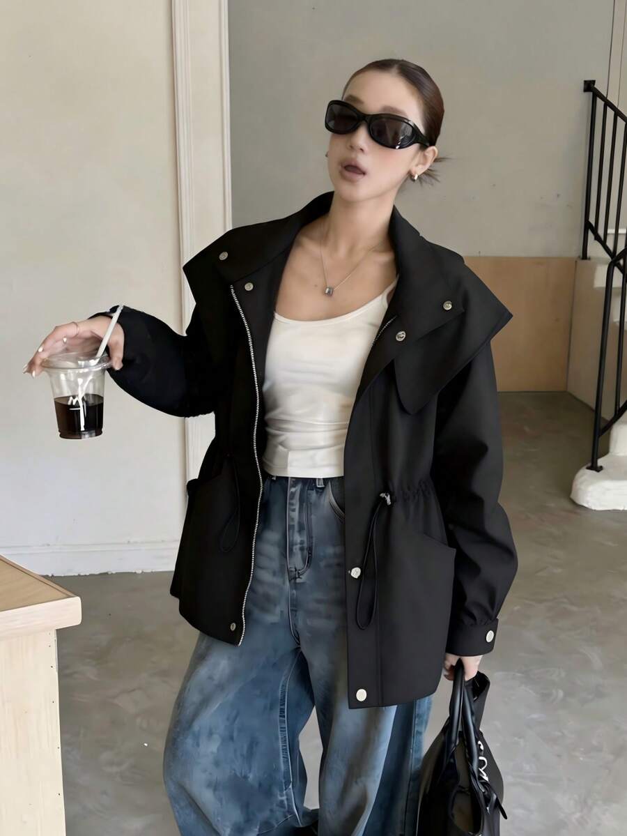 女款通勤風時尚正裝版型大衣，收腰設計大翻領純色，秋冬黑色