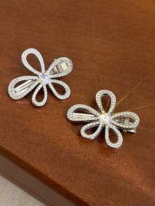 2PCS Exquisite Hollow 5-Petal Flower Rhinestone Hair Clips, Sparkling Iridescent Center Crystal Side Bang Clips, Luxury Elegant Women's Date Party Atmosphere Versatile Hair Accessory - Silver - View 4