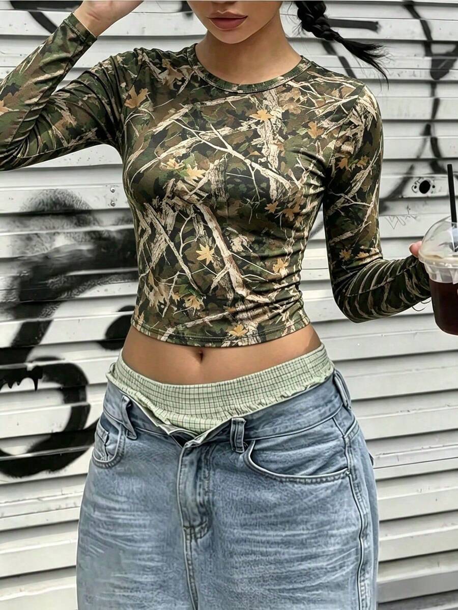 Women's Casual Slim-Fit Long-Sleeve Top With All-Over Leaf Print – Women's Autumn Apparel. - Multicolor - View 1