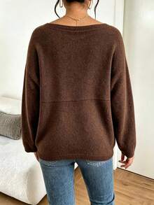 Sweater Rajut Lengan Panjang Kasual Warna Polos Ukuran Besar dengan Kerah V Rendah dan Detail Kerut di Bahu. - Coklat - View 10