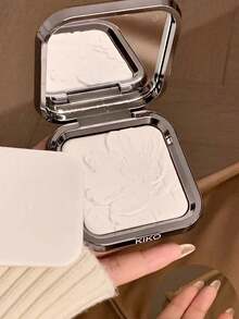 KIKO Milano INVISIBLE TOUCH Perfecting Finishing Powder, Lightweight Setting Powder, Matte Oil Control, Soft Focus Pores And Glow, Long-Lasting Smooth Makeup Effect, Suitable For Daily Use, Gift - 7.5g - View 11