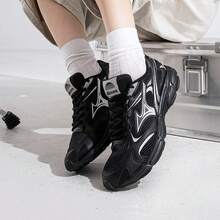 Mizuno 新款 SPEED 2K 緩震透氣網布多功能休閒跑步鞋 中性款 - 黑色/銀色 - 查看 6