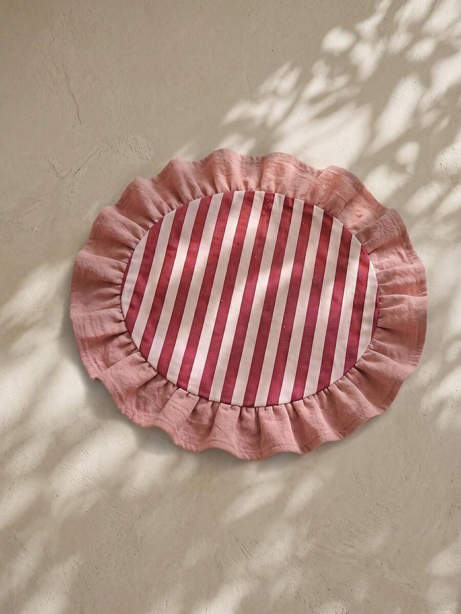 1/2/4/6/12pcs Red & White Thin Striped Pink Ruffle Edge Fabric Placemats, Fresh Natural Style, Round Shape With Ruffle Edge Patchwork Details, Stain-Resistant Tabletop Protection And Decorative Function, Suitable For Daily Breakfast And Natural Home Decor Scenes - Red - View 1