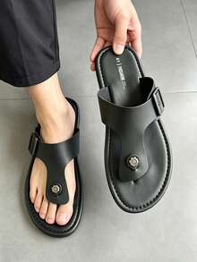 Men's Pure Black Metal Rivet Decorated Cross Strap Flip Flops, Comfortable Shock-Absorbing, Non-Slip Wear-Resistant Flat Sandals, Suitable For Spring/Summer Daily Commute, Outdoor Walking, Beach Vacation And Casual Wear, Fashionable Roman Sandals, Perfectly Matching Daily Needs - Black - View 3