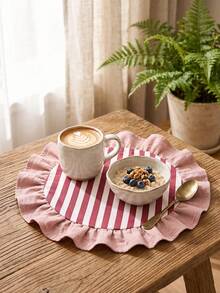1/2/4/6/12pcs Red & White Thin Striped Pink Ruffle Edge Fabric Placemats, Fresh Natural Style, Round Shape With Ruffle Edge Patchwork Details, Stain-Resistant Tabletop Protection And Decorative Function, Suitable For Daily Breakfast And Natural Home Decor Scenes - Red - View 3