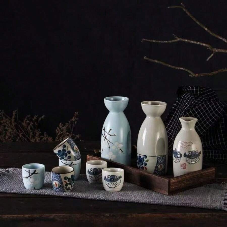 طقم ساكي سيراميك على الطراز الياباني مع إبريق واحد و4 أكواب، تصاميم متعددة متاحة، بما في ذلك السمكة ذات الرأس الكبير والقطة المحظوظة وزخارف أخرى - متعدد الألوان - مشاهدة 1