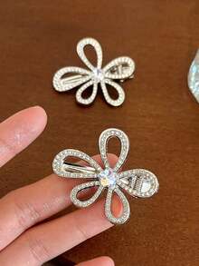 2PCS Exquisite Hollow 5-Petal Flower Rhinestone Hair Clips, Sparkling Iridescent Center Crystal Side Bang Clips, Luxury Elegant Women's Date Party Atmosphere Versatile Hair Accessory - Silver - View 1