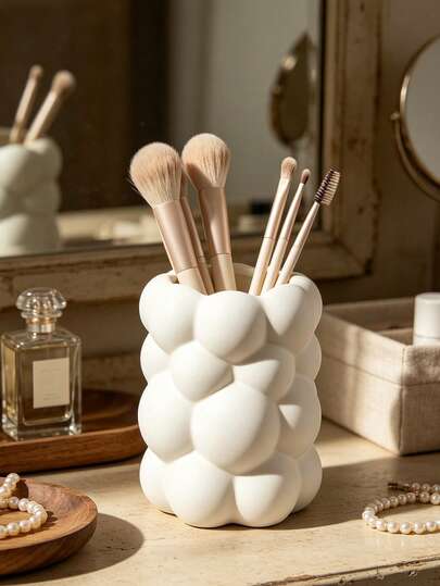 Support de rangement de bureau en forme de bulle de nuage 3D, support de pinceau de maquillage, vase/porte-stylo, support de rangement multifonctionnel convenant au rangement des fournitures de bureau, de la papeterie, des pinceaux de maquillage, des outils de beauté, des articles de toilette, des fleurs séchées, des fleurs fraîches, des articles décoratifs, style esthétique pour la décoration de la chambre, peut être utilisé comme décoration de bureau, ornement de bibliothèque, accessoire de photographie, décoration de maison, accessoire de bureau, excellent cadeau pour les femmes, les étudiants, les professionnels, cadeau créatif pour la pendaison de crémaillère, l'anniversaire, les fêtes, la fête des enseignants, la rentrée scolaire, Noël