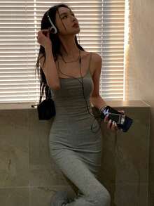 性感褶皱修身露背吊带连衣裙，女士夏季优雅款 - 灰色 - 查看 3