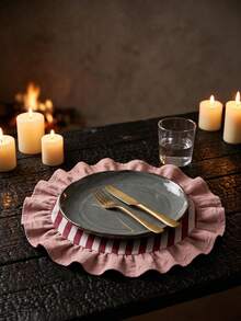 1/2/4/6/12pcs Red & White Thin Striped Pink Ruffle Edge Fabric Placemats, Fresh Natural Style, Round Shape With Ruffle Edge Patchwork Details, Stain-Resistant Tabletop Protection And Decorative Function, Suitable For Daily Breakfast And Natural Home Decor Scenes - Red - View 5