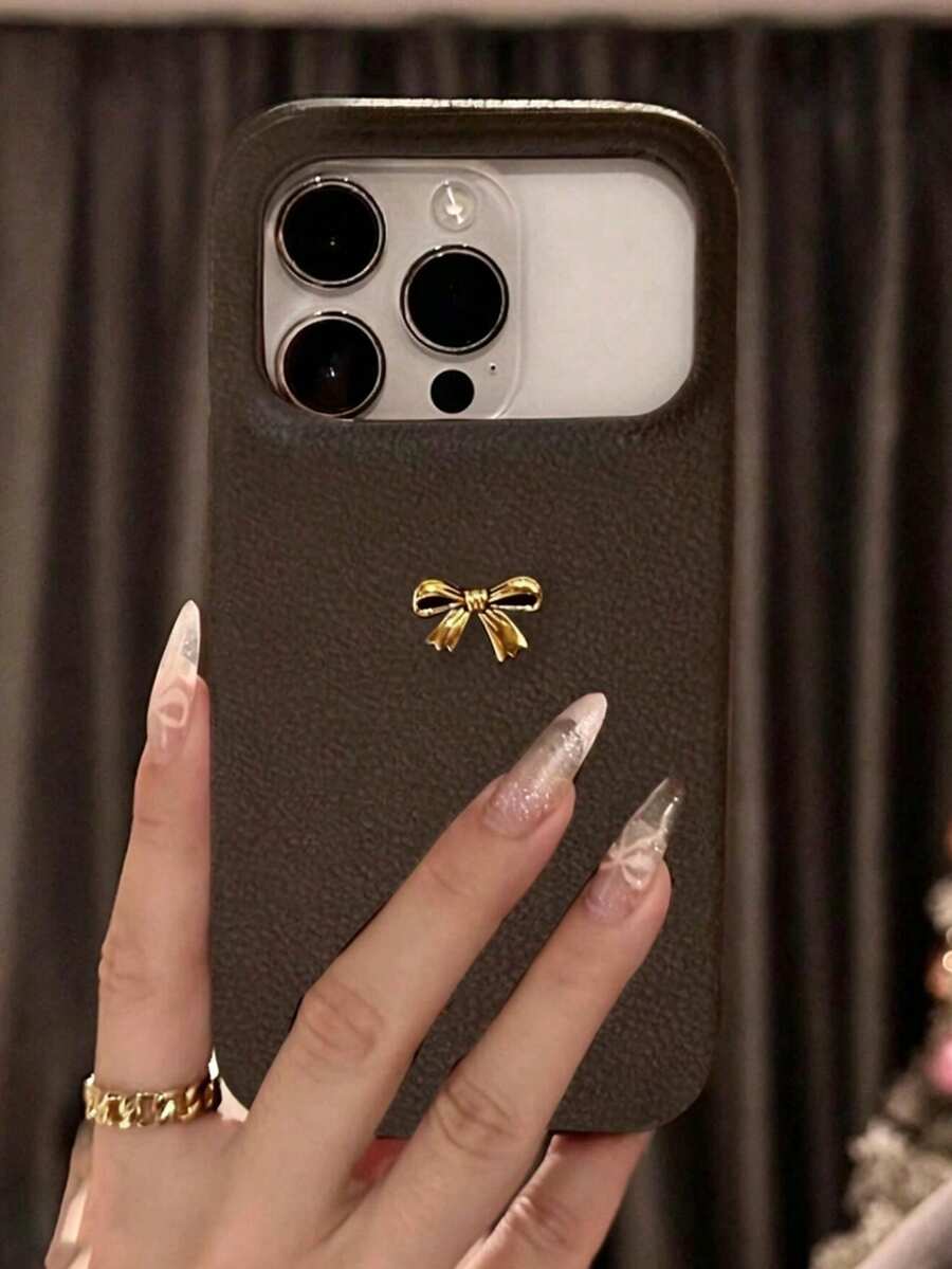 Casing Pelindung Belakang dengan Motif Pita 3D Vintage dan Tekstur Leci Cokelat, Kompatibel dengan iPhone 18 Pro Max, 18 Pro, 17 Pro Max, 17 Pro, 16, 15, 14, 13 Pro Max, 16, 14, 15, 17, Casing Lembut Tahan Guncangan Sederhana - Coklat - View 1