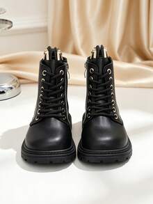 1 Pasang Sepatu Bot Anak Setengah Betis, Lubang Tali Emas + Dekorasi Lidah Logam, Sol Lembut dengan Desain Resleting Dalam, Gaya Minimalis Modis dan Indah, Cocok untuk Dipakai Sehari-hari di Sekolah dan Liburan, Koleksi Terbaru Musim Gugur/Dingin - Hitam - View 4
