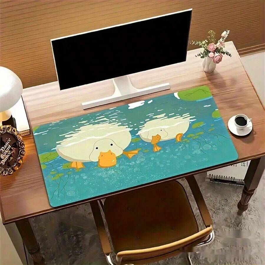 وسادة فأرة كبيرة بتصميم بطة سباحة - قاعدة مطاطية طبيعية مانعة للانزلاق مع حواف مخيطة، مناسبة للمكتب والألعاب والتعلم - وسادة مكتب بتصميم بطة سباحة لطيفة، هدية إكسسوار كمبيوتر متين - بطة سباحة - مشاهدة 1