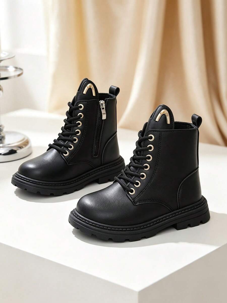 1 Pasang Sepatu Bot Anak Setengah Betis, Lubang Tali Emas + Dekorasi Lidah Logam, Sol Lembut dengan Desain Resleting Dalam, Gaya Minimalis Modis dan Indah, Cocok untuk Dipakai Sehari-hari di Sekolah dan Liburan, Koleksi Terbaru Musim Gugur/Dingin - Hitam - View 1