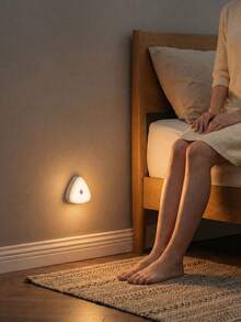 1 buah Lampu Malam LED Sensor Gerak Tempel, Lampu Dinding Isi Ulang Berbentuk Segitiga, Lampu Induksi 2 Warna yang Dapat Diredupkan untuk Lorong, Lemari, Samping Tempat Tidur - Lampu Malam Induksi Isi Ulang Berbentuk Segitiga - View 2