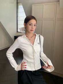 女款白色波點拼接 Polo 領修身短版長袖 T 恤上衣，秋季 - 白色 - 查看 2