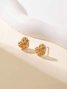 1Pair Vintage Style Copper‑Alloy Gold Hollow Filigree Heart Stud Earrings For Women Daily Dating Party Wear - Multicolor - View 4
