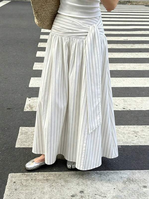 Falda Maxi Elegante Blanca con Rayas Finas, Cintura con Lazo Trasero, Fruncida Elástica, Estilo Bohemio Casual para Verano para Mujer