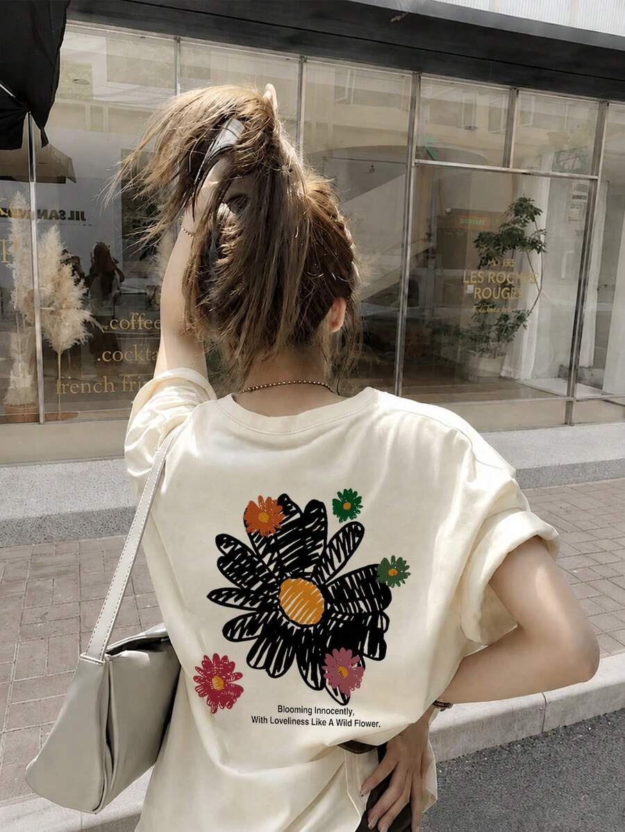 女款寬鬆版型圓領短袖字母與花卉印花T恤,春夏休閒款 - 杏色 - 查看 1