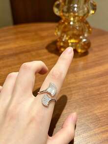 Light Luxury White Mother Of Pearl Ginkgo Leaf Open Ring, Exquisite Rhinestone-Inlaid Double Ginkgo Leaf Design, Adjustable Open Band, Elegant And Elegant-Enhancing, Niche Fashion Versatile Women's Accessory, Trending Viral Jewelry, Suitable For Commuting, Banquets, Dates And Multiple Occasions, Perfect As Birthday Or Holiday Gift For Girlfriend And Best Friend - Fan-shaped Ring - View 8