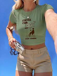 女士短袖露脐T恤一件装 - “Coffee Club Every Morning” 和咖啡机图案印花，简约咖啡爱好者美学，柔软透气的圆领露脐上衣，适合咖啡约会、通勤、周末早午餐等休闲夏季穿着。 - 草綠 - 查看 6