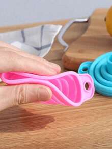 1/3 buah Corong Lipat Warna Acak, Portabel, Cocok Untuk Dapur, Mobil, Berkemah (Satu Ukuran = Warna Acak) - View 4