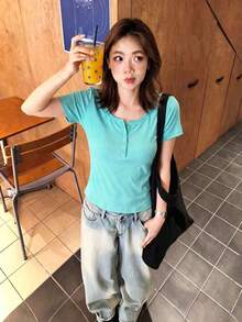 Kaos Wanita Lengan Pendek Leher Rendah Tipis Warna Hijau Muda Gaya Korea, Atasan Crop Pas Badan - Hijau muda - View 3