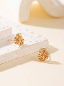 1Pair Vintage Style Copper‑Alloy Gold Hollow Filigree Heart Stud Earrings For Women Daily Dating Party Wear - Multicolor - View 3