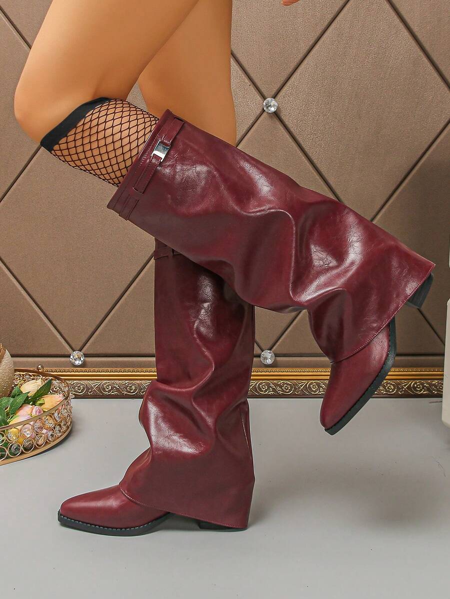 Höst/vinter vinröda slouchboots med spännedekor, byxben-boots, rynkade boots, knähöga boots med chunky klack, spetsig tå och högt skaft - Bourgogne - Visa 1