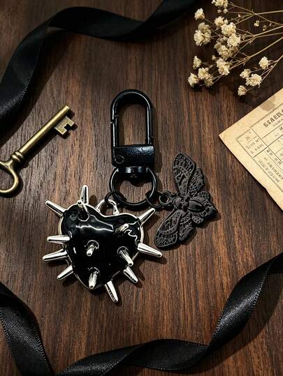 Punk Thorn Heart And Skeleton Moth Ladies Key Chain,Gothic Thorn Heart Keychain,Vintage Punk Spiked Heart Keyring,Stylish Car And Bag Accessory