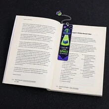 1 buah/2 buah Pembatas Buku Stainless Steel Bergambar UFO Dua Sisi dengan Kutipan Bacaan Alien yang Menarik, Pembatas Buku Hadiah untuk Pembaca dan Penulis, Cocok untuk Membaca di Malam Hari, Penanda Halaman Bacaan yang Lucu, Kolektor Antarbintang. - warna - View 3
