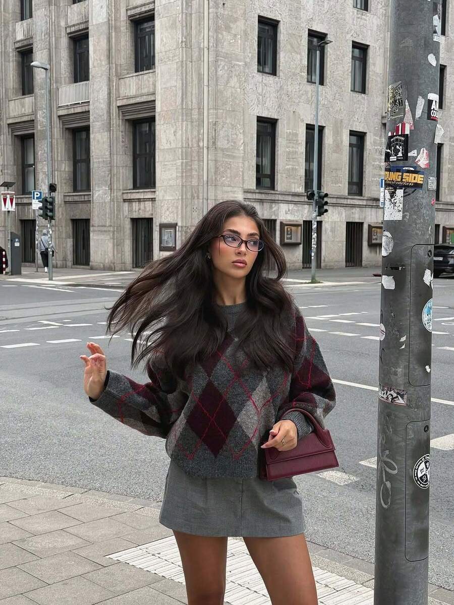 كنزة صوفية محبوكة بنمط أرغيل عتيقة وأنيقة للنساء، بقصة فضفاضة متعددة الاستخدامات ومريحة وممشوقة، بأكمام طويلة وياقة دائرية وتصميم محبوك مضلع، مناسبة للخريف/الشتاء