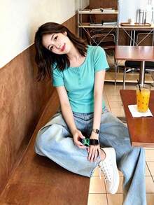Kaos Wanita Lengan Pendek Leher Rendah Tipis Warna Hijau Muda Gaya Korea, Atasan Crop Pas Badan - Hijau muda - View 4