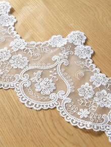 1pc Transparent Round PVC Tablecloth With White Floral Lace Trim, Waterproof Easy-To-Clean Table Mat, Home Dining Table Decor - White - View 4