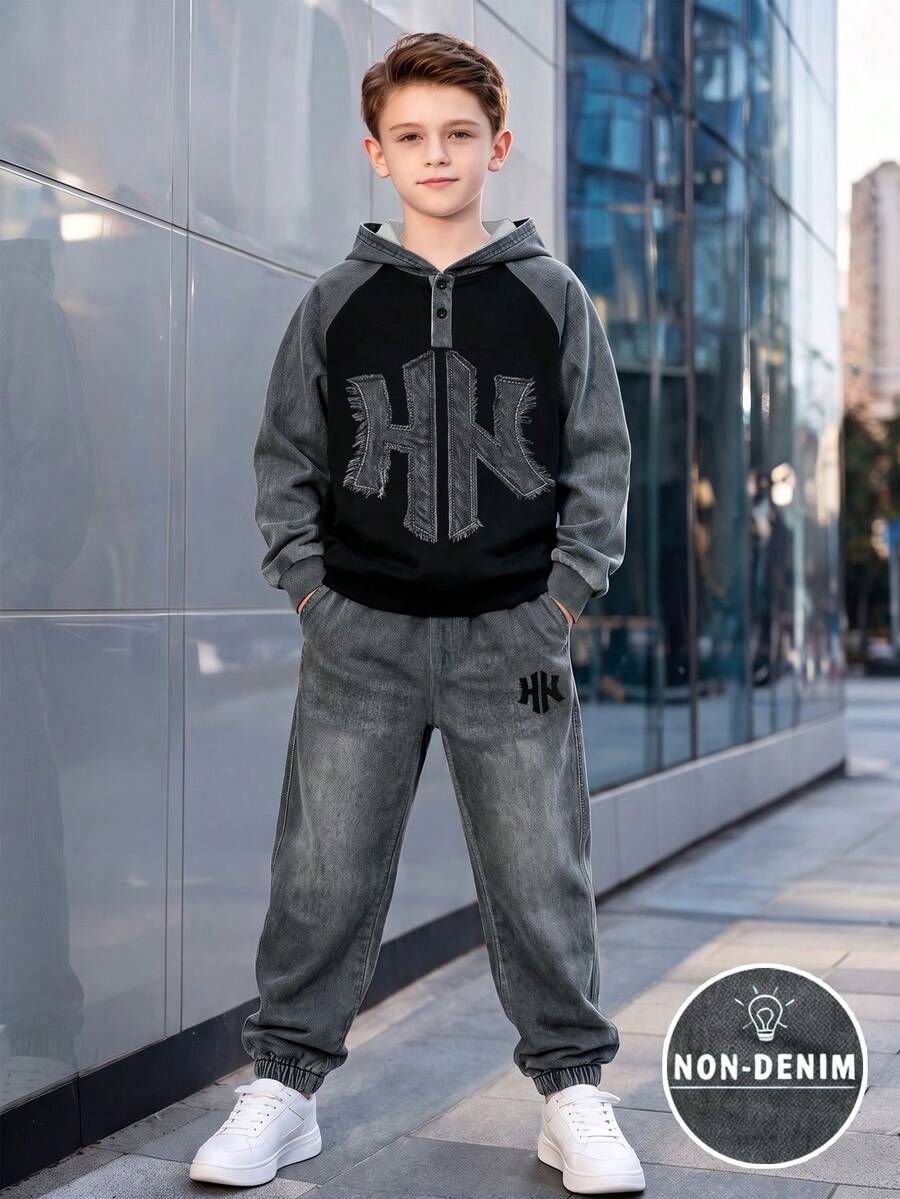 Boys' 2 Pieces Set Autumn/Winter Hooded Sweatshirt With Raw Edge Letter Patch And Half-Button Front, Matching Distressed Cuffed Sweatpants, American Retro Cool Style - Black - View 1