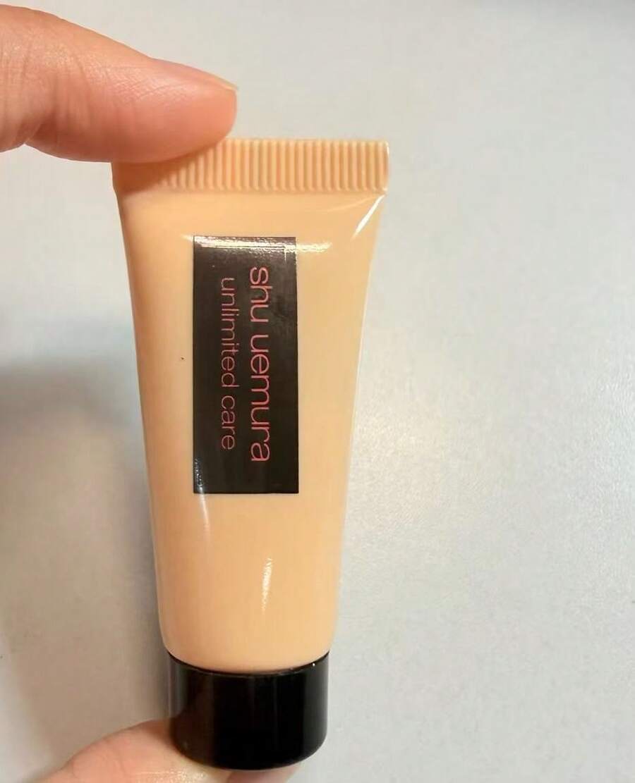 Shu Uemura Unlimited Lightweight Long-Wear Foundation 10ml – Shade 584 - 104 Light Ivory - View 1
