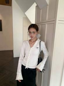女款白色波點拼接 Polo 領修身短版長袖 T 恤上衣，秋季 - 白色 - 查看 4